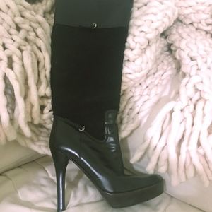 SEXY + COMFORTABLE GUCCI BOOTS SIZE 8 (39C)